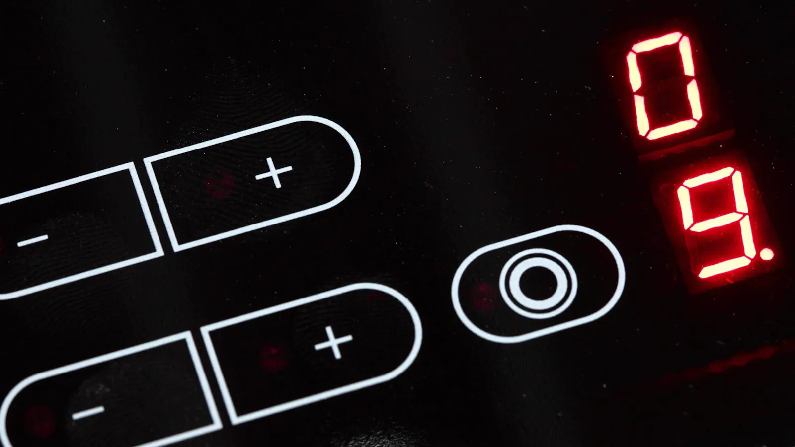 Bedienfeld eines Induktionsherds