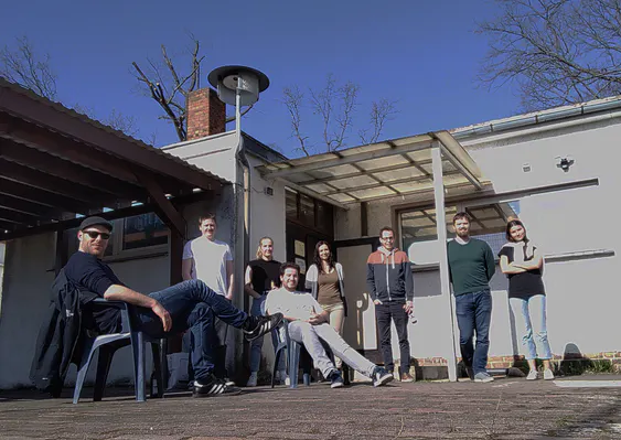Wenn Kommunen bauen, dann meist getrieben durch Fördermittel. So kann es nicht weitergehen, sagt Stadtplaner Lucas Opitz, hier vorn links im Cottbuser "Kollektiv Stadtsucht". Foto: kollektiv stadtsucht