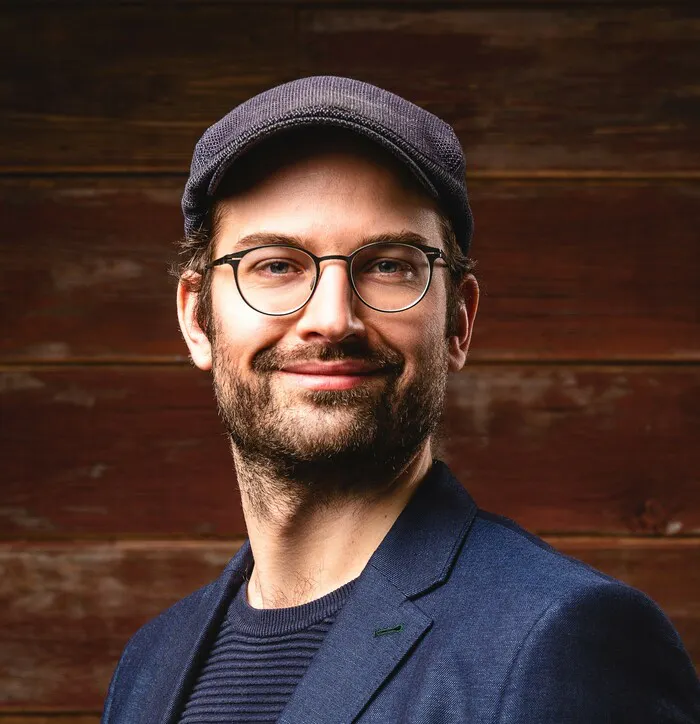 "Für mich ist der Weg nach Weihnachten kein Weg mehr zurück in die Kindheit", schreibt Simon Klaas. Foto: Christian Swiekatowski