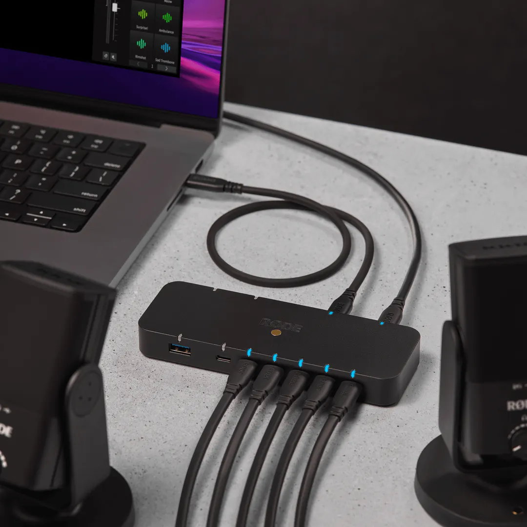 RØDE Hub connected to various USB-C devices
professioneller 100W USB Hub mit 6 USB-C Anschlüssen und integrierten Kartenlesern