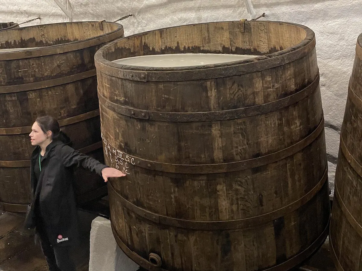 Fass im Keller Pilsner Urquell Brauereiführung
