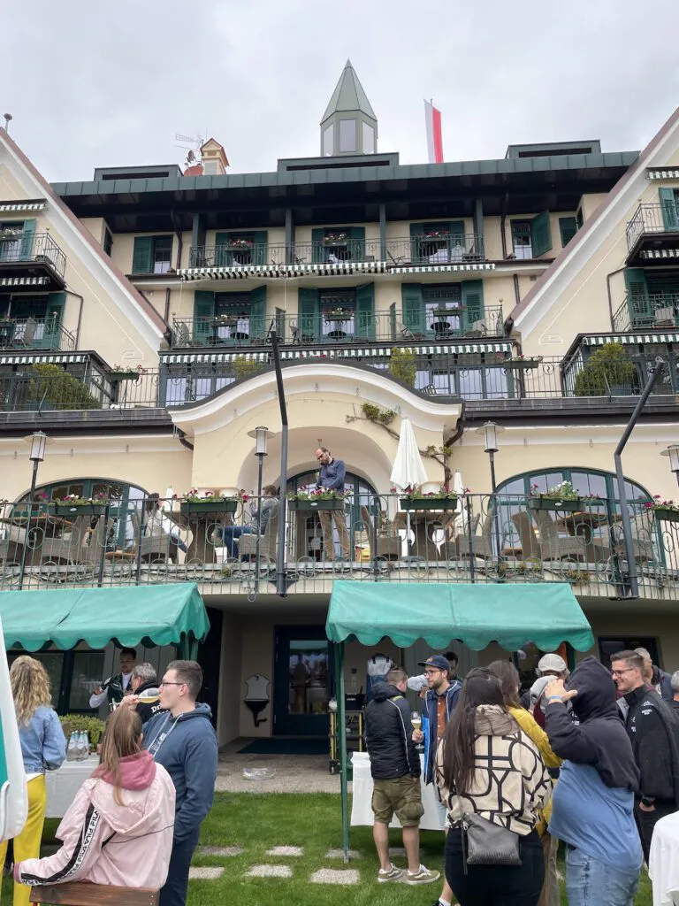 Blick auf das Hotel Holzner