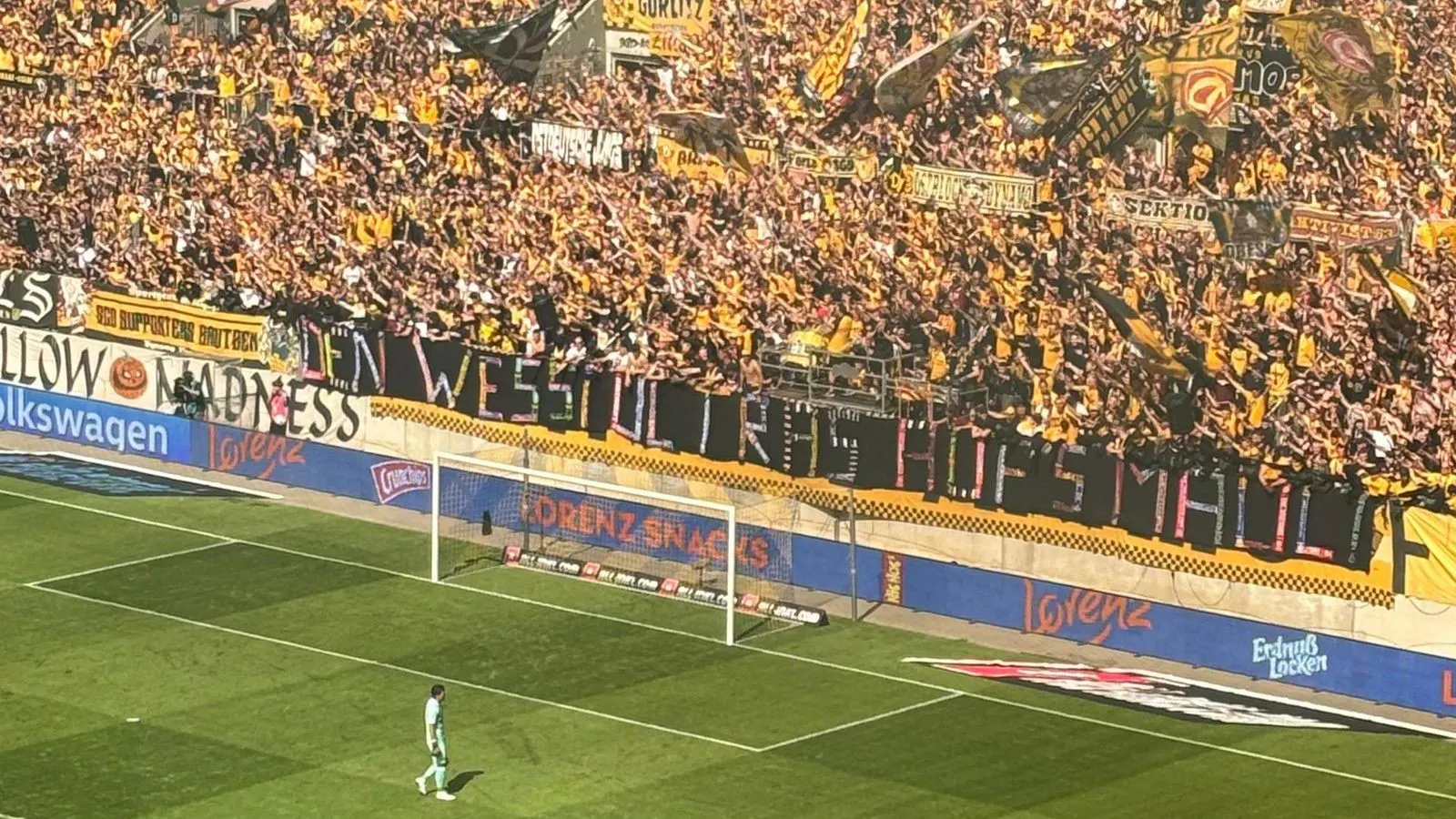 „Wessis aufs Maul“ – Dynamo-Ultras beschädigen Schalker Fan-Mobil