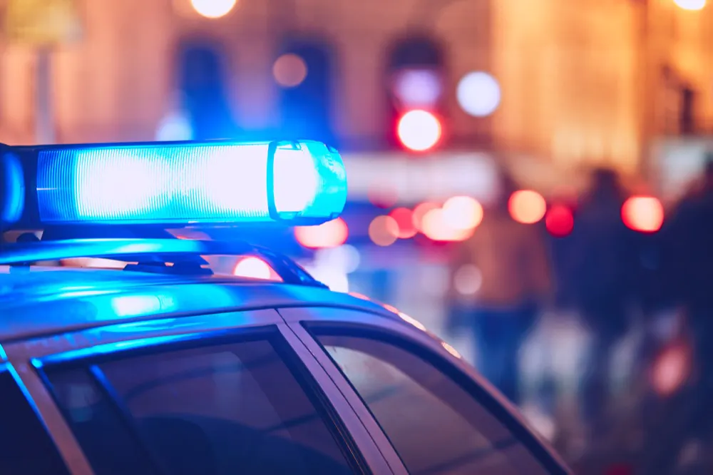 Lkw streift stehendes Fahrzeug und fährt davon: Schwerer Verkehrsunfall auf der B473 – Straße gesperrt: Schwerer Verkehrsunfall auf der B473 – Straße gesperrt: Bocholt: Täter lassen Zerstörungswut an Kindermöbelstücken aus - Bocholt
