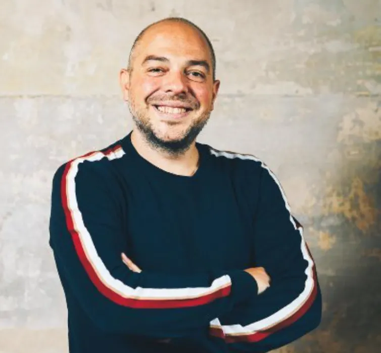 Ein Porträt von Alberto Puliafito, Mitbegründer und Herausgeber von Slow News.