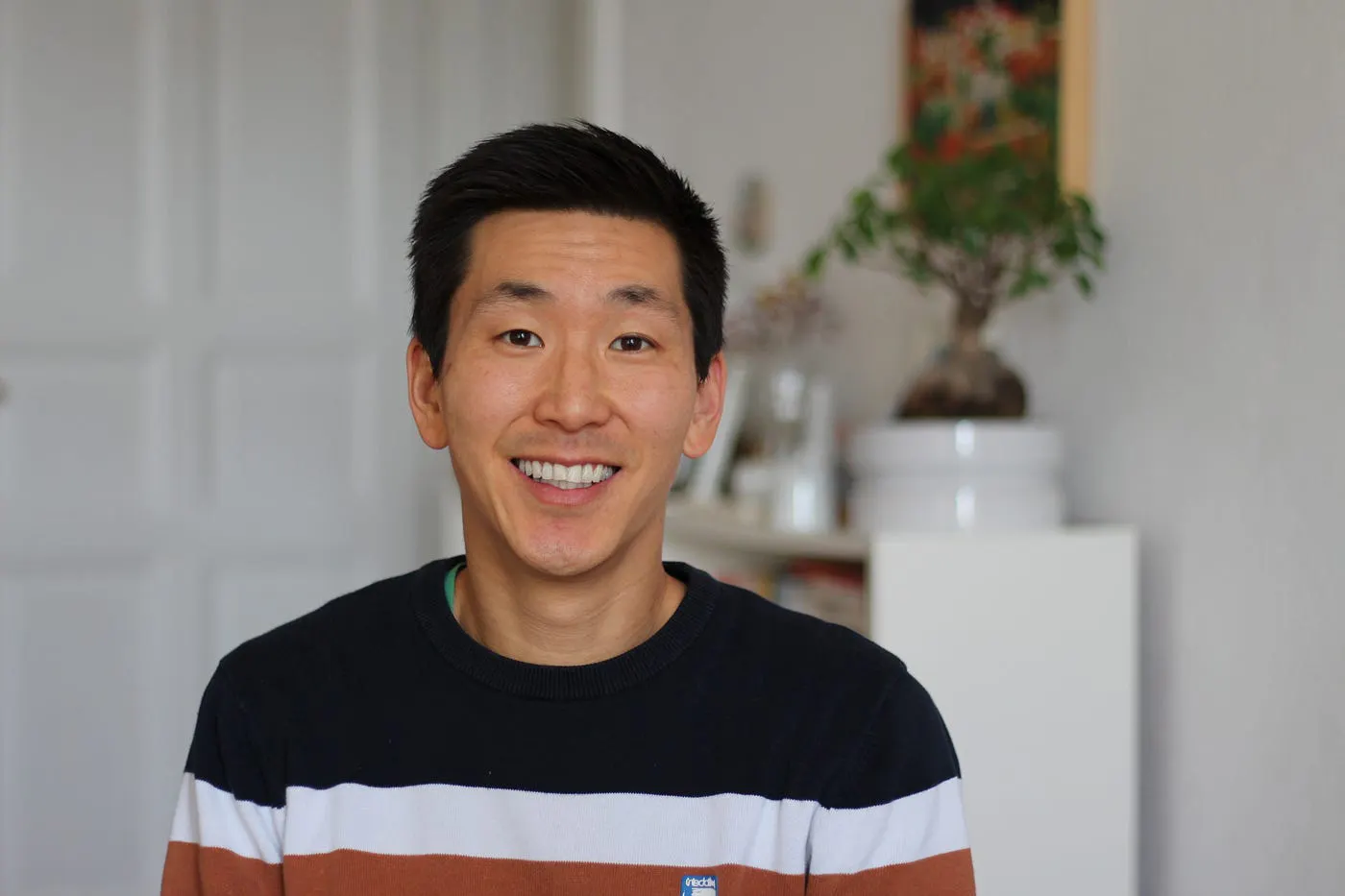 Frank Joung hat einen Weg gefunden, seinen Podcast “Halbe Katfoffl” zu finanzieren: Mit Steady bietet er Mitgliedschaften an.