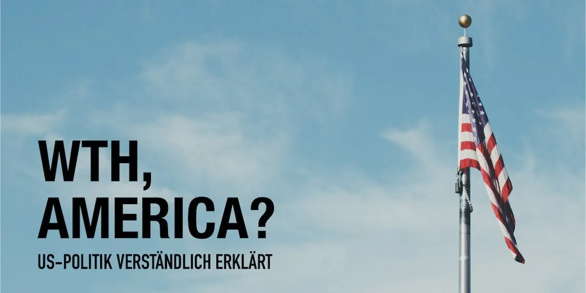 Das Logo von WTH, America? mit einer hängenden US-Flagge