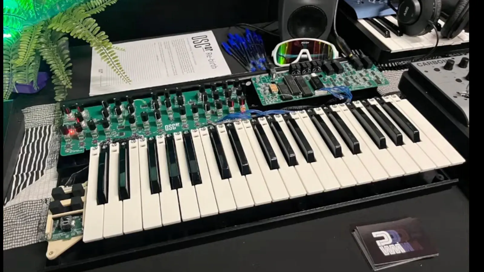 PWM OSCar Re-birth - moderne Reissue des legendären Chris Huggett OSCar Hybrid Synthesizers mit additiver Synthese
