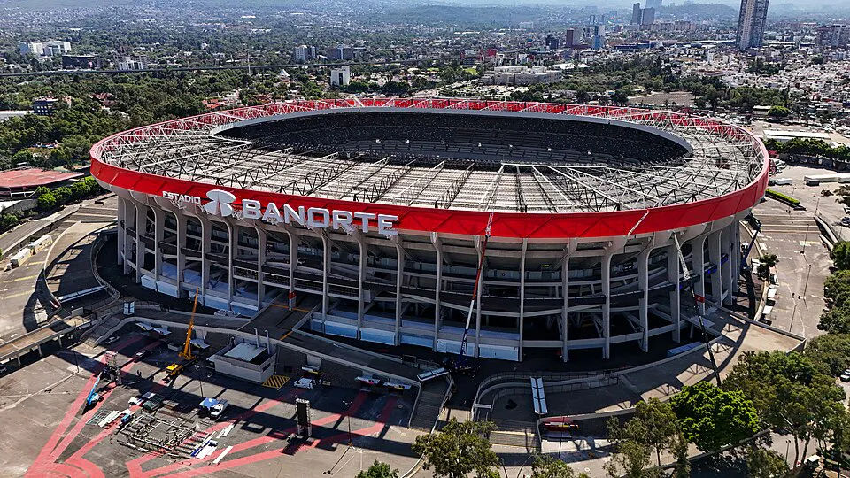 Drohnen-Luftaufnahme des Aztekenstadions in Mexiko-Stadt nach seiner Renovierung im Jahr 2026 als Banorte-Stadion.