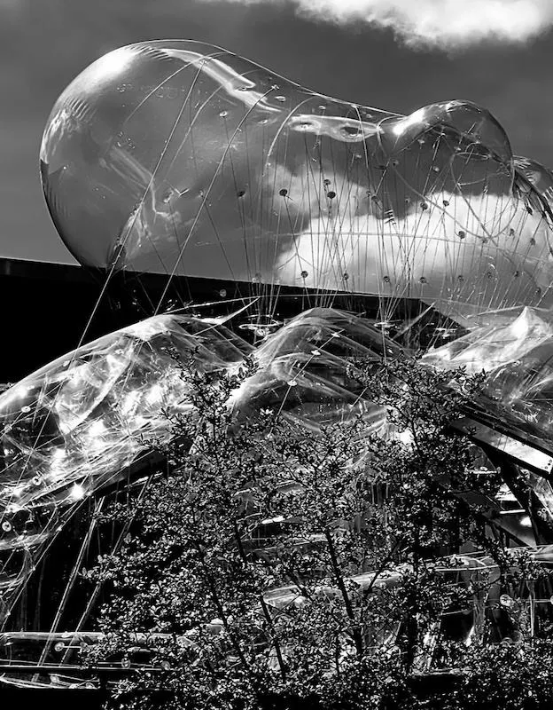 Eröffnung OCT.opus 25 – Eine Kunstinstallation am Karlsplatz mit Gods Entertainment