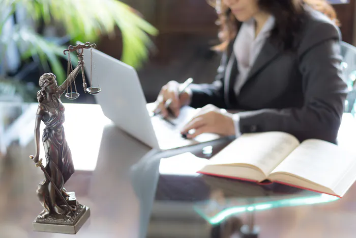 Will Female Lawyers Ever Be Preferred by Male Clients or Legal Staff? | LawCrossing.com