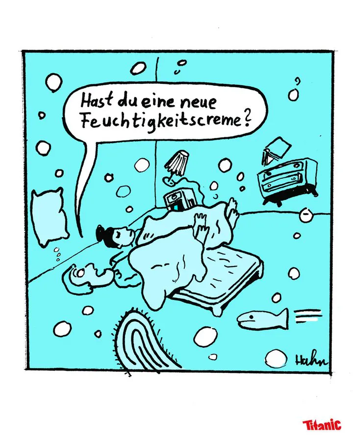 Gezeichneter Cartoon. Ein Mann und eine Frau liegen im Bett. Das ganze Schlafzimmer steht unter Wasser. Die Möbel und Personen treiben im Wasser.
Der Mann fragt die Frau: "Hast du eine neue Feuchtigkeitscreme?"